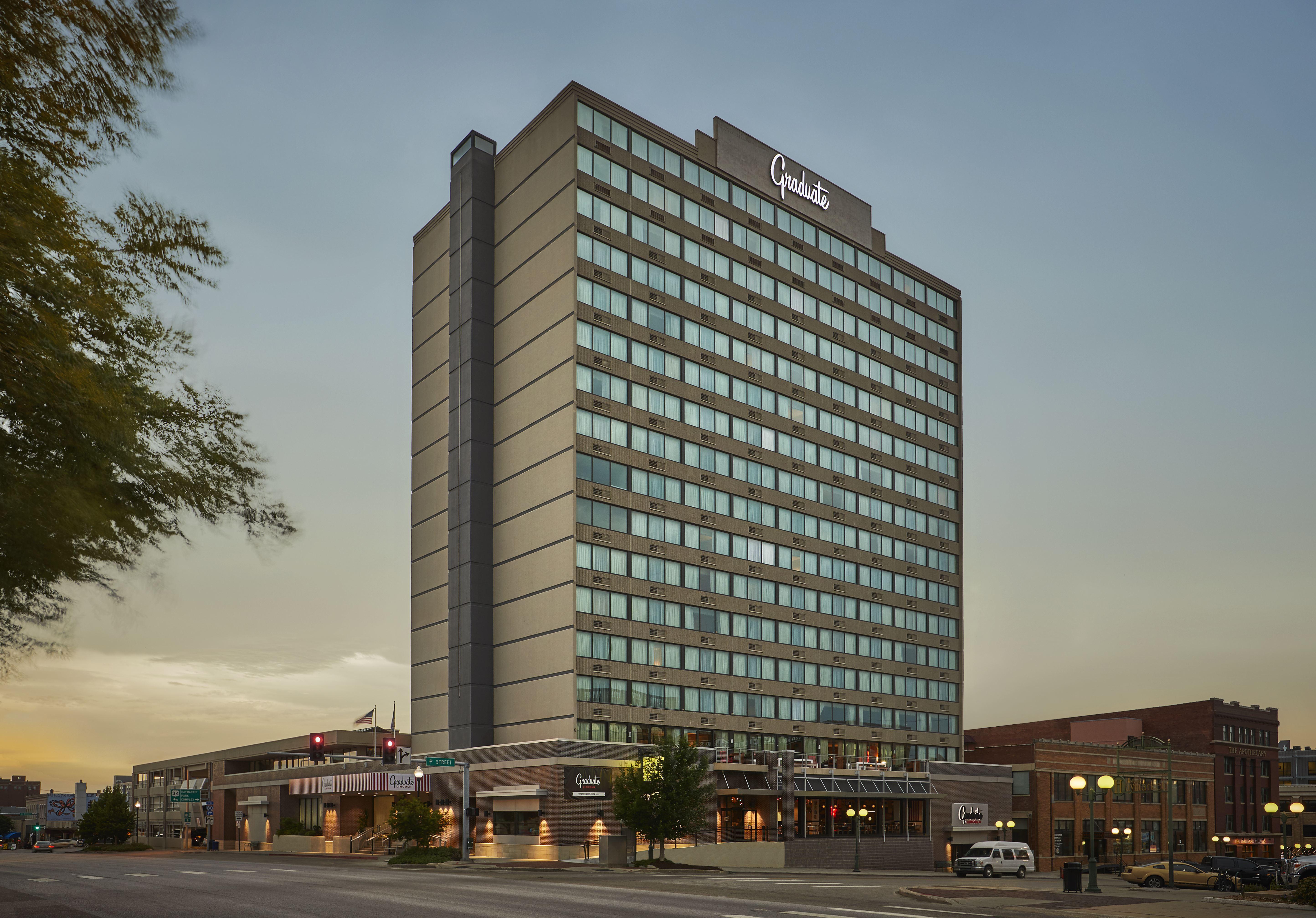 Graduate By Hilton Lincoln Hotel Exterior photo