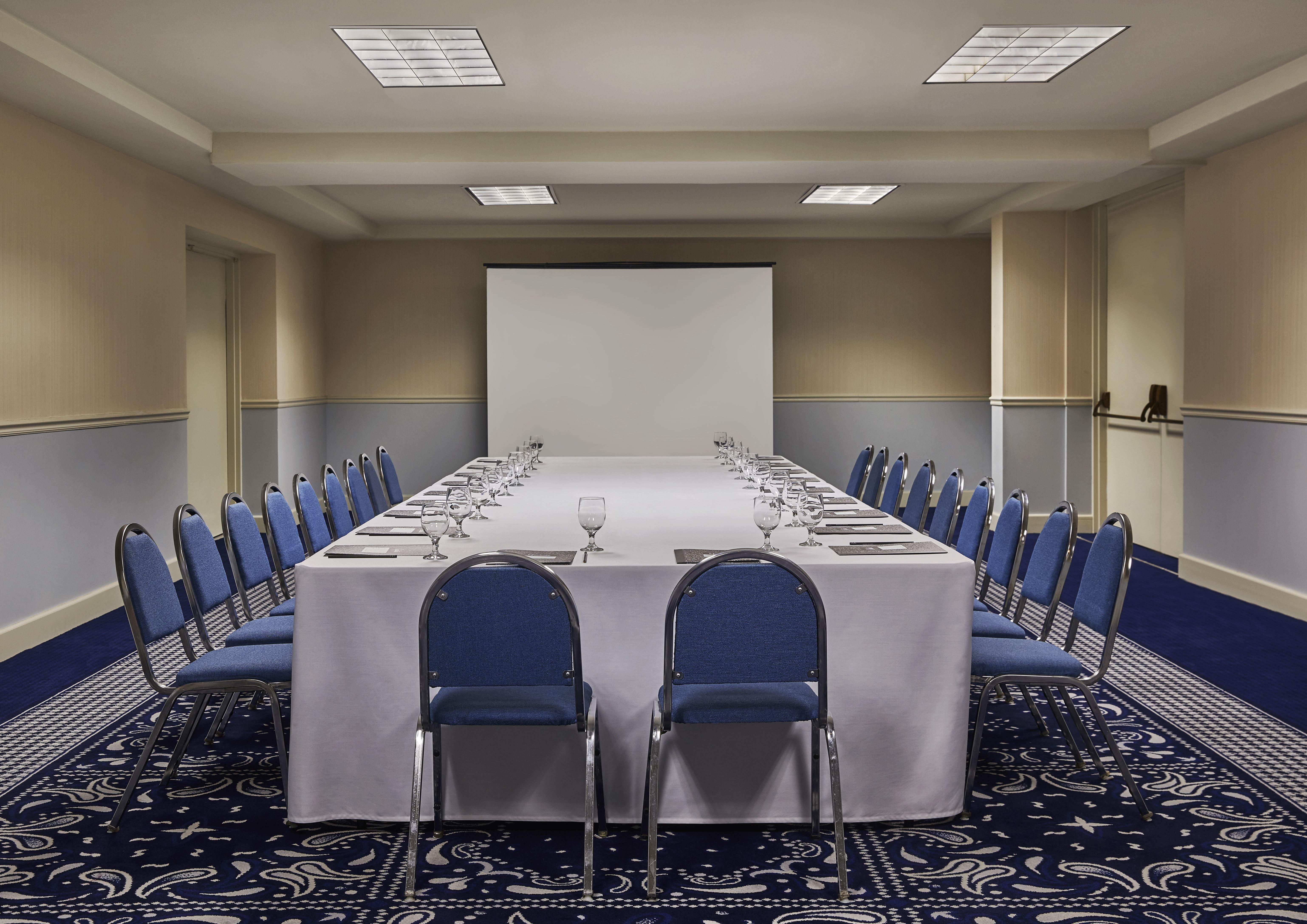 Graduate By Hilton Lincoln Hotel Business photo